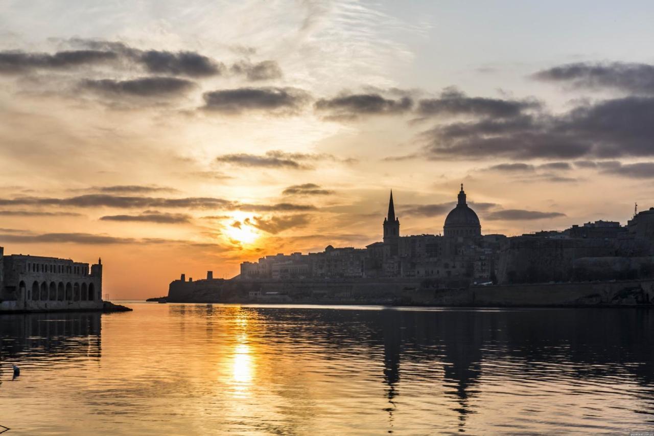 Luxury Apartment With Valletta And Harbour Views Sliema Exterior photo